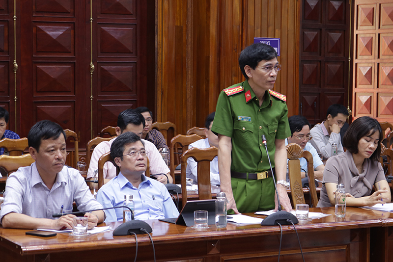 Đại diện lãnh đạo Công an tỉnh phát biểu tại hội nghị.