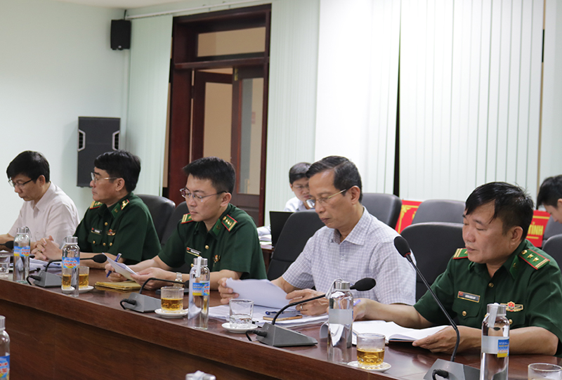 Các đại biểu dự buổi làm việc.