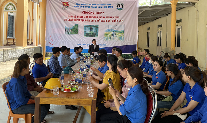 Công tác tuyên truyền, nâng cao nhận thức bảo vệ rừng, bảo vệ môi trường được triển khai tại chương trình.