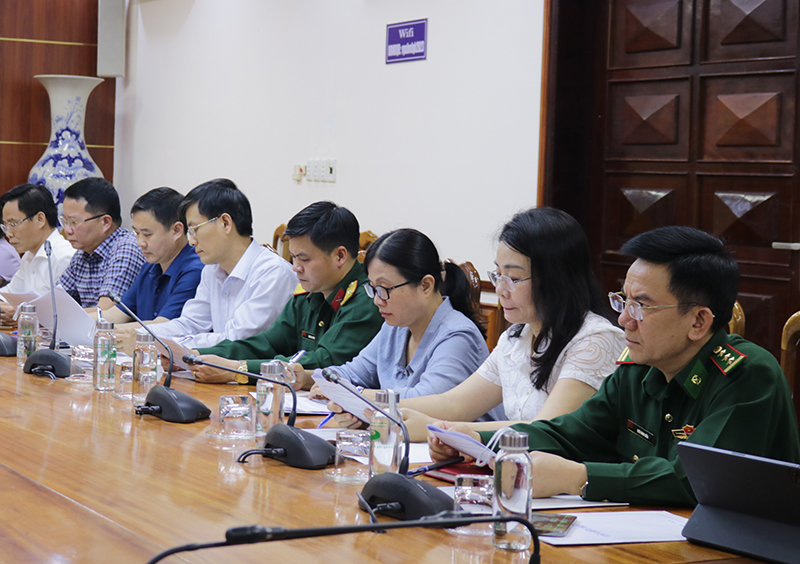 Các đại biểu dự cuộc họp.