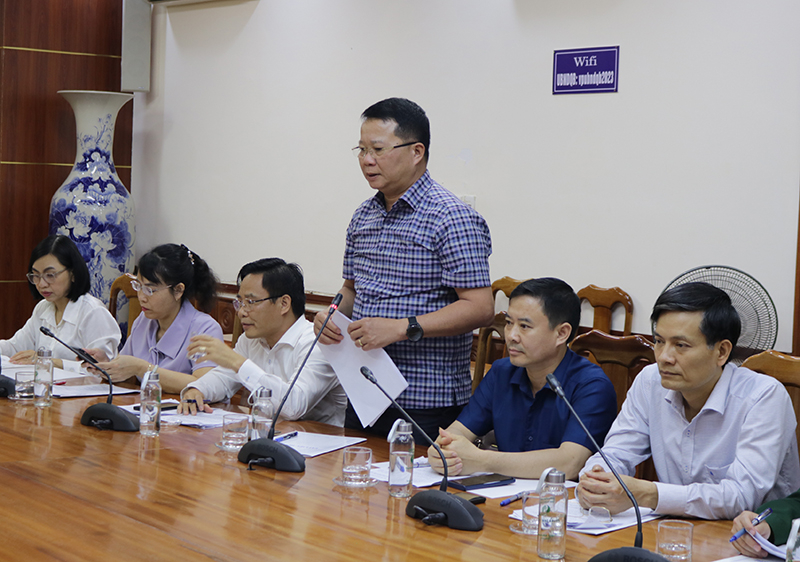 Đại biểu phát biểu tại cuộc họp.