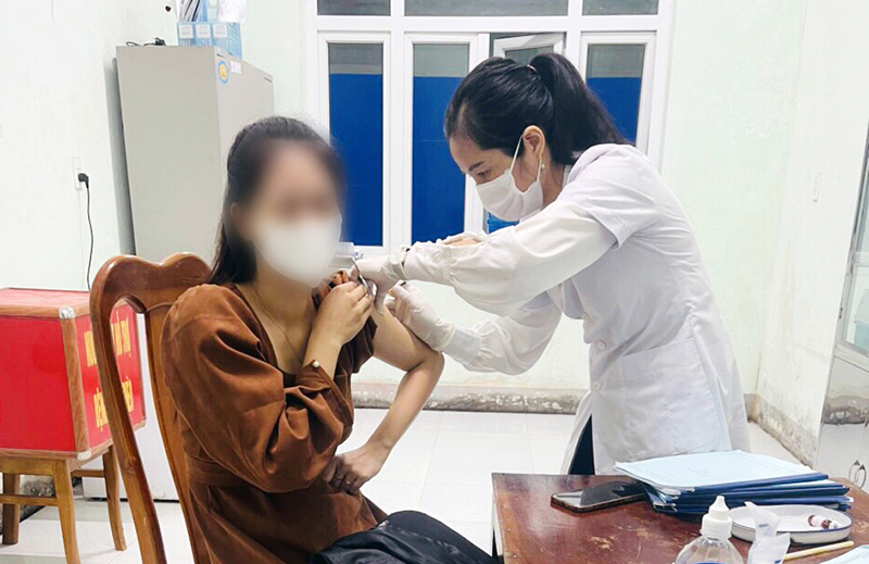 Người bị chó dại cắn cần được tiêm vắc-xin chống bệnh dại.