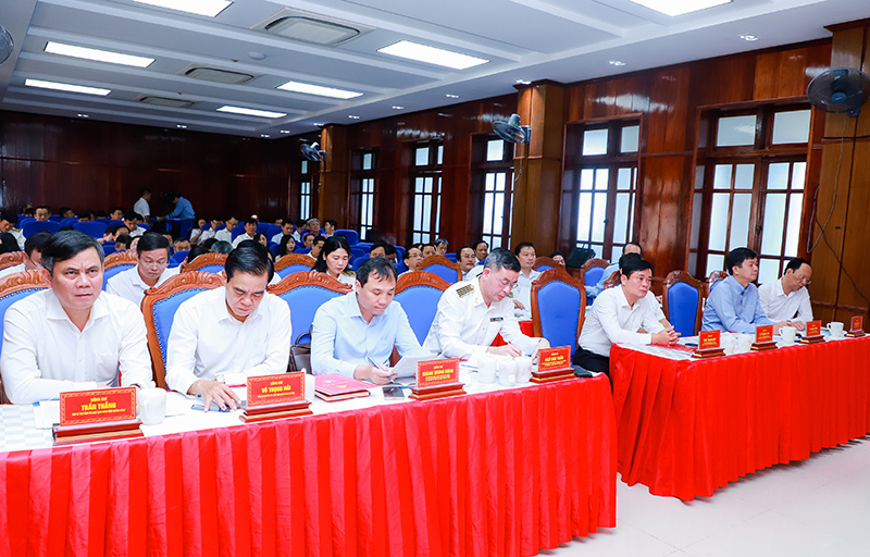 Lãnh đạo Kiểm toán Nhà nước và các tỉnh, cùng các đại biểu dự hội nghị được tổ chức tại TP. Vinh, Nghệ An
