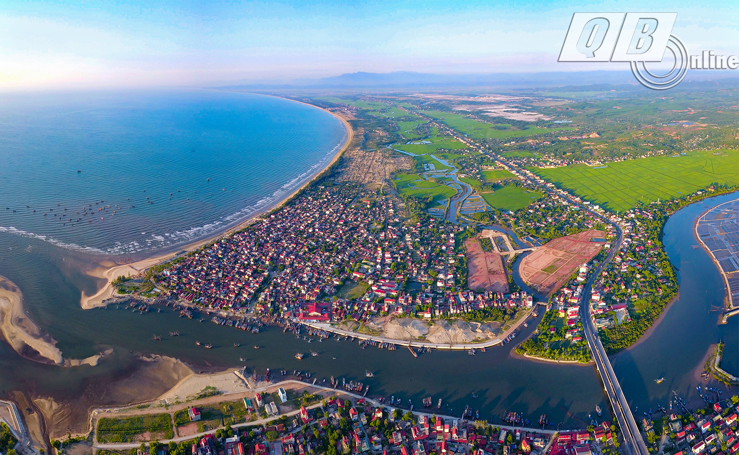 Làng biển Cảnh Dương. Ảnh: Phạm Văn Thức.