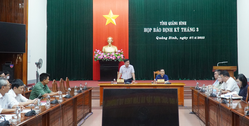 Đại diện lãnh đạo Ban Tuyên giáo Tỉnh ủy và Sở Thông tin-Truyền thông chủ trì buổi họp báo.