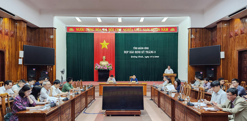 Toàn cảnh buổi họp báo định kỳ tháng 4.