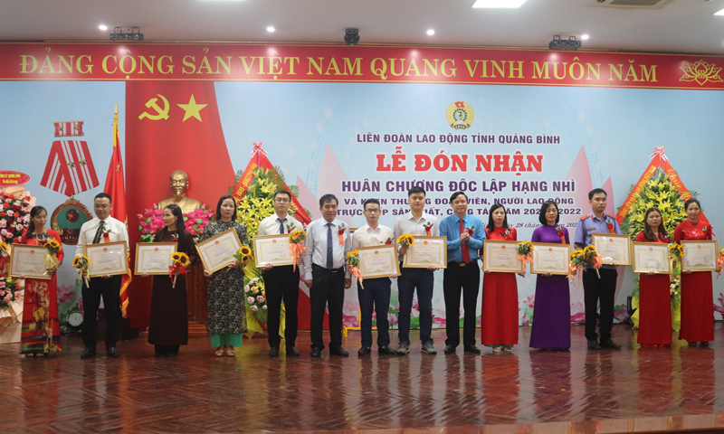 Nhiều đoàn viên, người lao động thực hiện tốt các phong trào thi đua yêu nước được khen thưởng.