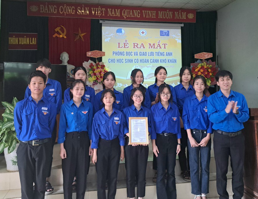 Ra mắt đội hình thanh niên tình nguyện dạy tiếng Anh miễn phí cho học sinh có hoàn cảnh khó khăn.