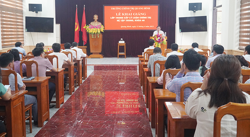 Toàn cảnh lễ khai giảng.