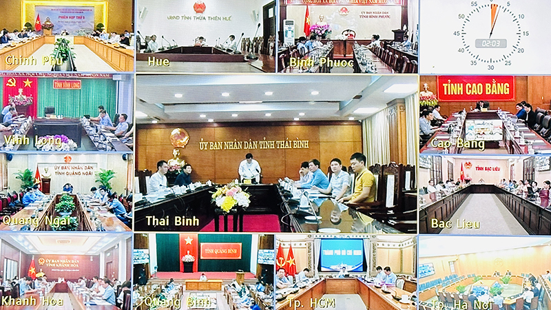 Đại biểu tại các điểm cầu phát biểu tại phiên họp.