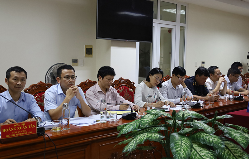 Các đại biểu tham dự buổi làm việc.