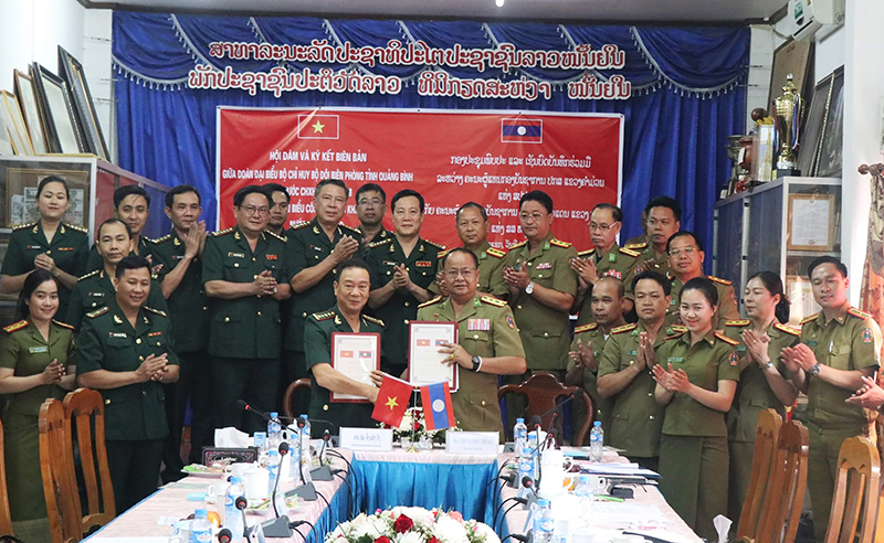Ký kết biên bản Hội đàm lần thứ XIV giữa Bộ chỉ huy Bộ đội Biên phòng Quảng Bình và Công an tỉnh Khăm Muồn