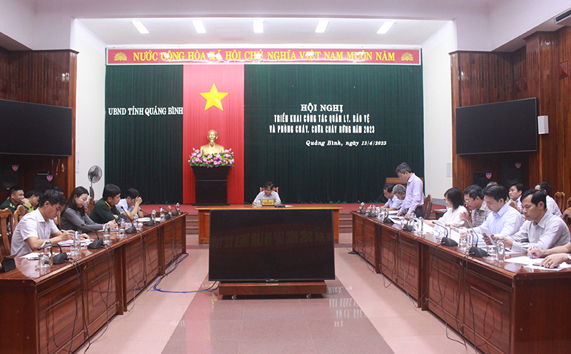 Các đại biểu dự hội nghị triển khai công tác quản lý, bảo vệ rừng và phòng cháy chữa cháy rừng
