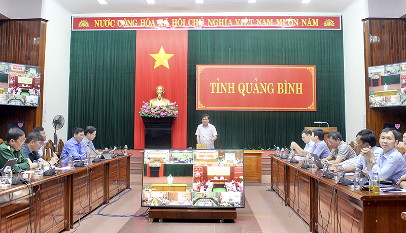 Đồng chí Phó Chủ tịch Thường trực UBND tỉnh Đoàn Ngọc Lâm phát biểu tại buổi họp..