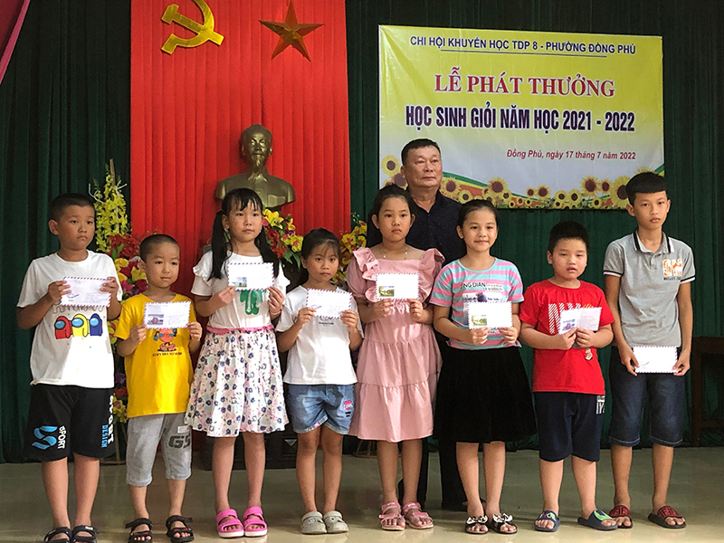 Hội Khuyến học các cấp trên địa bàn TP. Đồng Hới động viên khen thưởng kịp thời các học sinh giỏi.