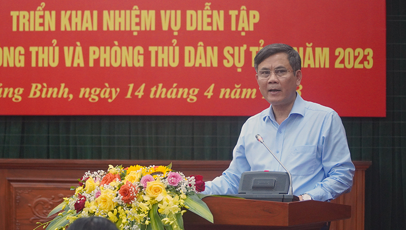 Đồng chí Chủ tịch UBND tỉnh, Phó trưởng ban Thường trực Ban chỉ đạo KVPT và PTDS tỉnh Trần Thắng quán triệt các chỉ thị về diễn tập KVPT và PTDS năm 2023.