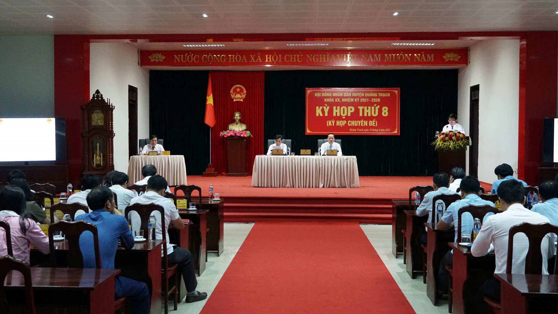 Toàn cảnh kỳ họp.