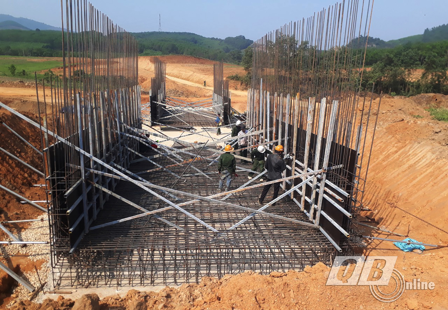 Nhà thầu Tổng Công ty 36-CTCP thi công hầm chui nút giao Cự Nẫm (gói thầu XL-01, dự án Bùng-Vạn Ninh).   