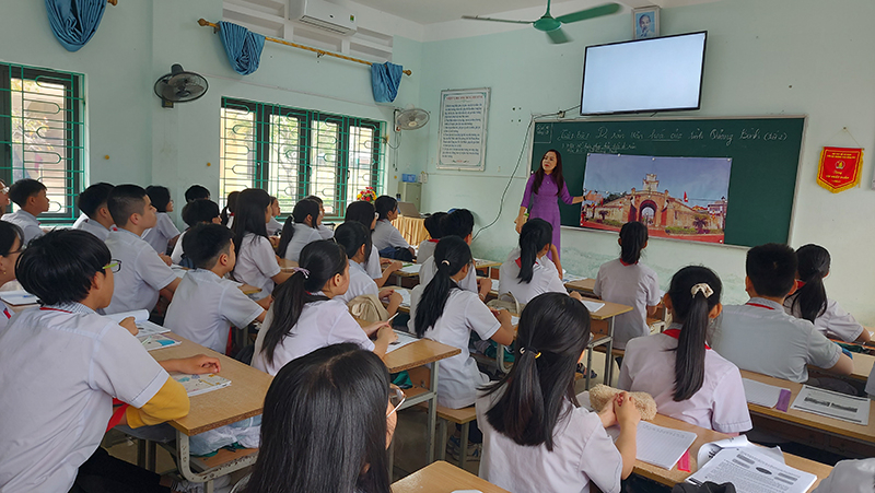 Đổi mới việc giảng dạy bộ môn Giáo dục địa phương là nhiệm vụ được nhiều trường học chú trọng nhằm khơi dậy niềm tự hào về quê hương, dân tộc, góp phần giáo dục đạo đức, lối sống cho HS.