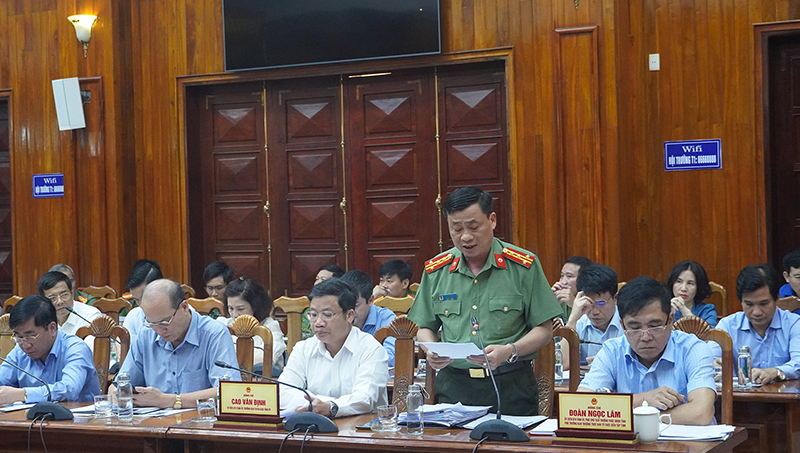 Đại diện lãnh đạo Công an tỉnh phát biểu ý kiến tại hội nghị.