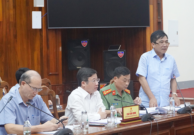 Đồng chí Phó Chủ tịch Thường trực UBND tỉnh Đoàn Ngọc Lâm phát biểu ý kiến tại hội nghị.