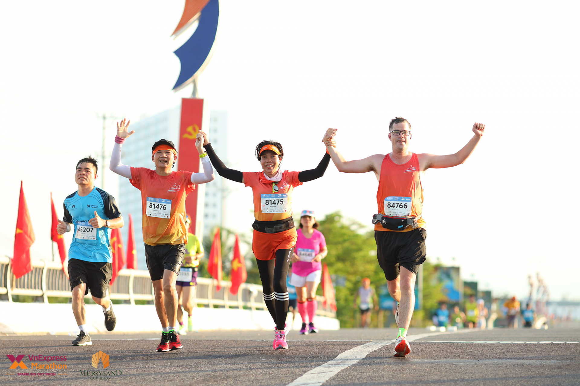 Vợ chồng chị Hiền, anh Hưng luôn đồng hành cùng nhau trên các cung đường chạy.