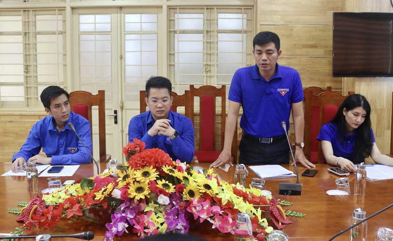 Các đại biểu trao đổi, thảo luận về nội dung chương trình phối hợp giữa hai đơn vị.