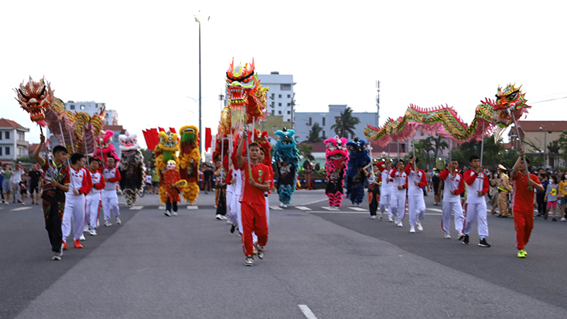 Màn diễu hành đường phố.