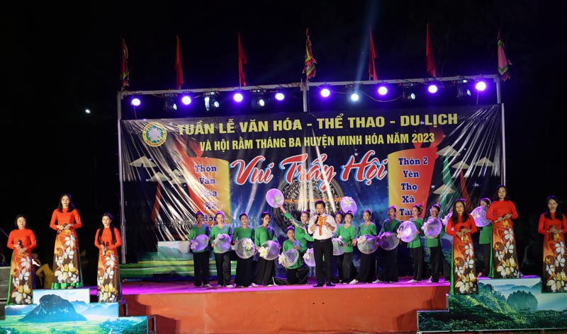 Các thí sinh tham gia tranh tài tại đêm hội.