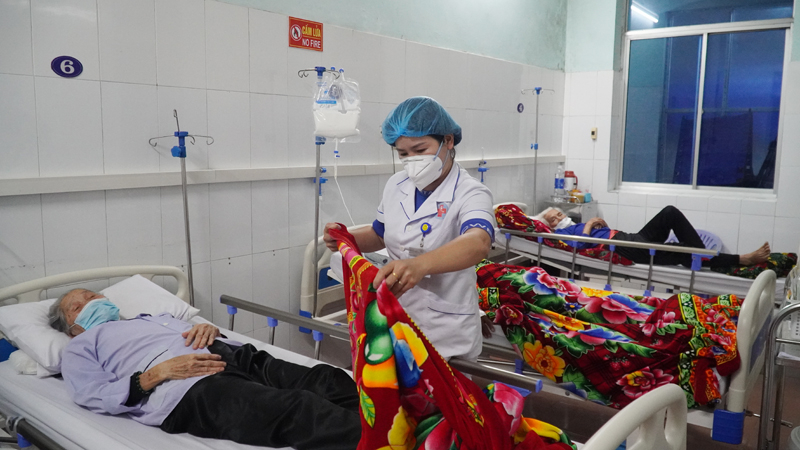 Các bệnh viện tuyến huyện chăm sóc tốt cho bệnh nhân điều trị nội trú trong các ngày nghỉ lễ.