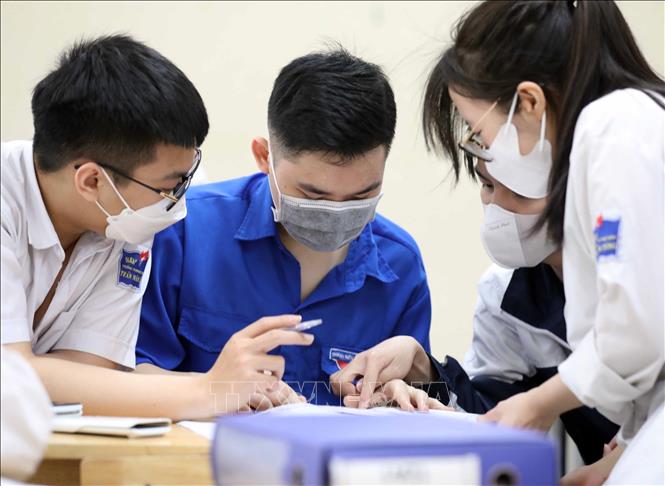 Năm 2023, thí sinh bắt buộc phải đăng ký dự thi tốt nghiệp THPT trực tuyến. Ảnh: TTXVN.