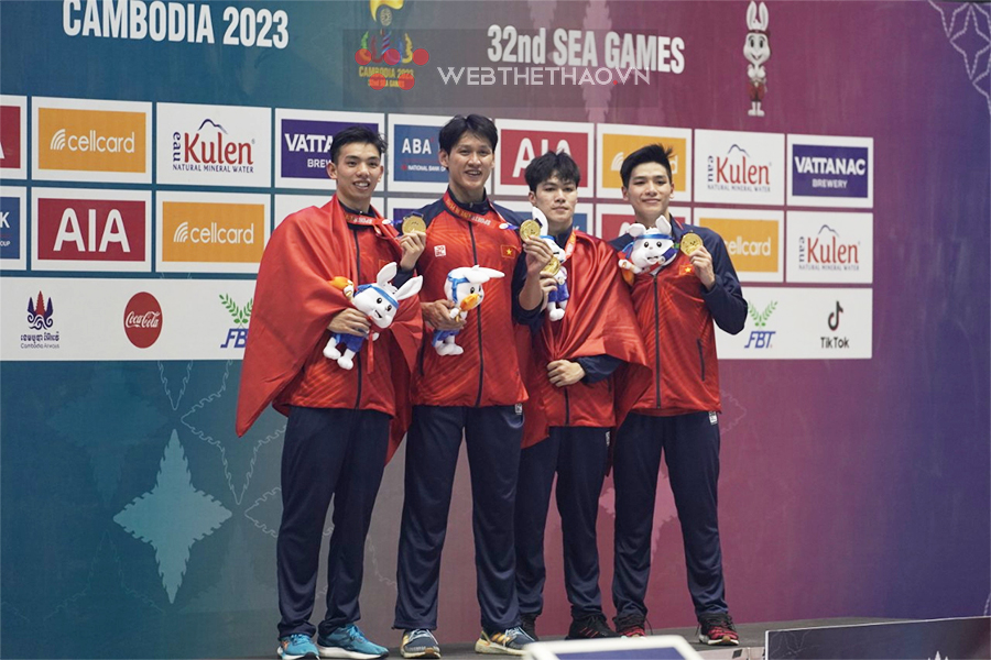  VĐV Huy Hoàng và Hưng Nguyên cùng đồng đội tại SEA Games 32 (ảnh Webthethao)