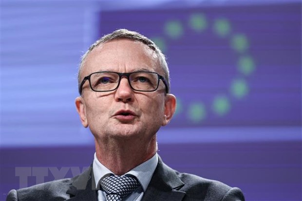 Người phát ngôn EC Eric Mamer phát biểu tại cuộc họp báo ở Brussels, Bỉ. (Ảnh: AFP/TTXVN)