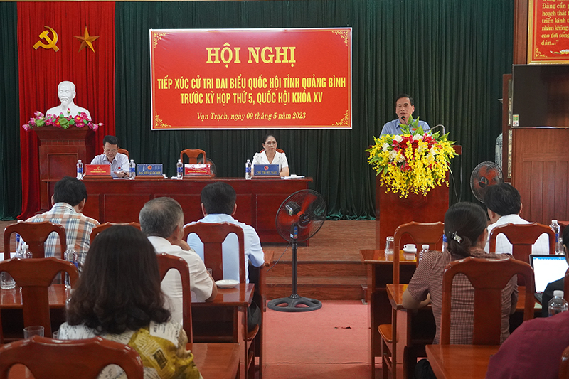 Đoàn ĐBQH tỉnh tiếp xúc cử tri tại huyện Bố Trạch.