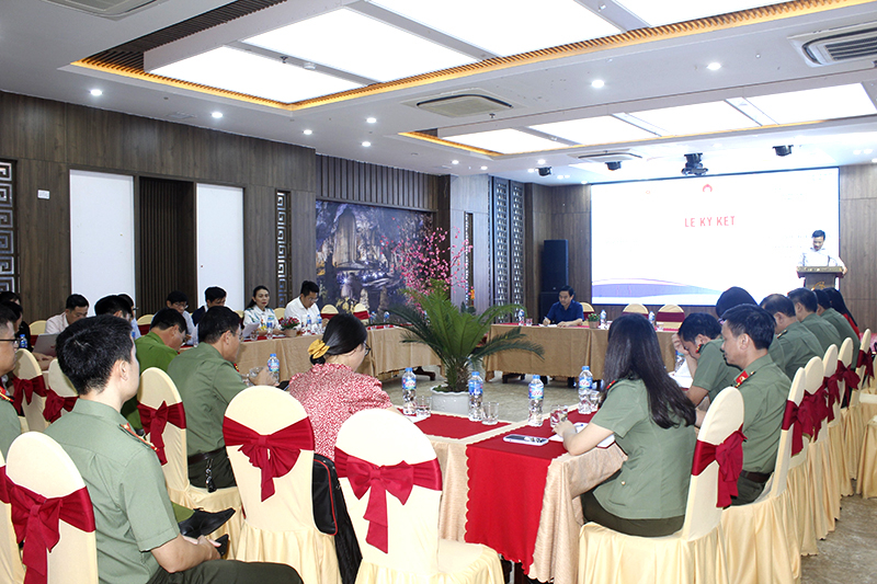 Các đại biểu tham dự lễ ký kết.