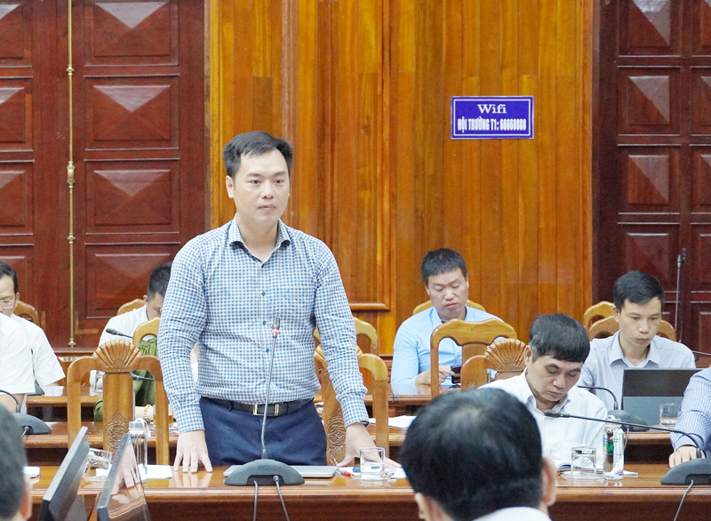 Đại diện nhà thầu Phương Thành phát biểu tại cuộc họp.