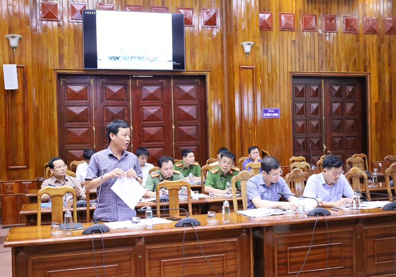 Các đại biểu tham dự cuộc họp tiến hành thảo luận, đóng góp ý kiến và đề xuất