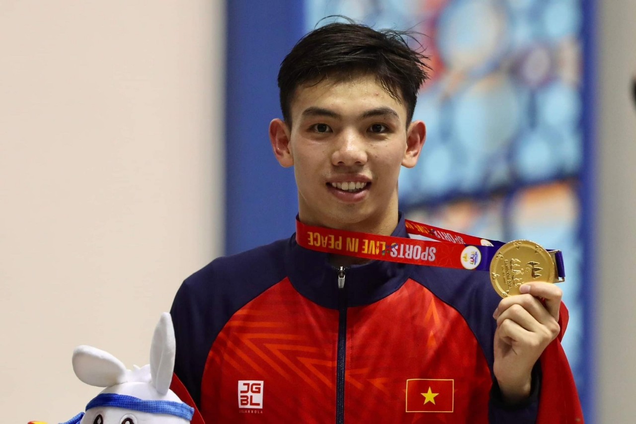 VĐV Nguyễn Huy Hoàng giành huy chương tại SEA Games 32.