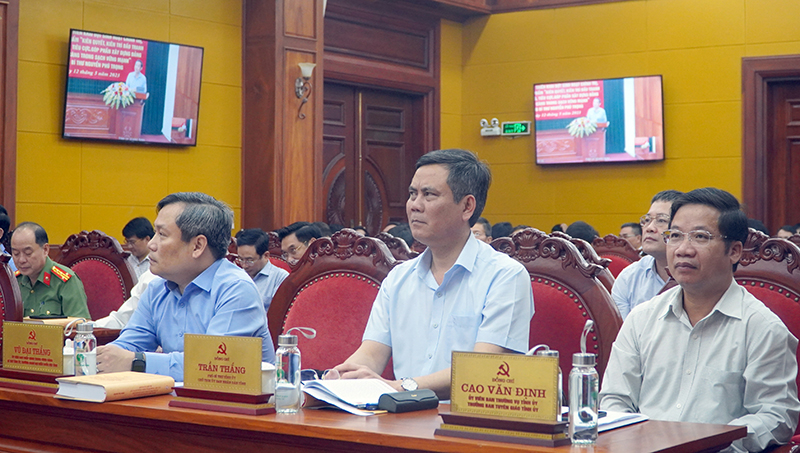 Các đồng chí lãnh đạo tỉnh dự hội nghị