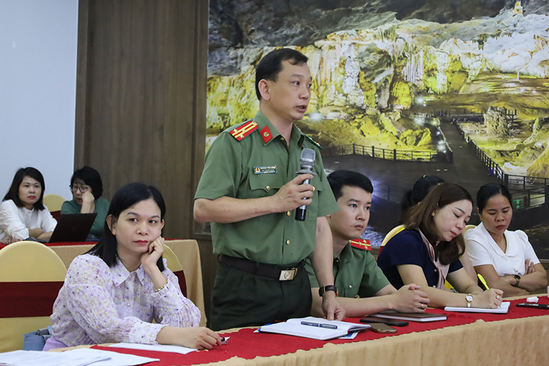 Đại diện Phòng PA05, Công an tỉnh chia sẻ một số kinh nghiệm trong xử lý các trường hợp XHTDTE.