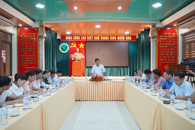Quang cảnh cuộc làm việc.