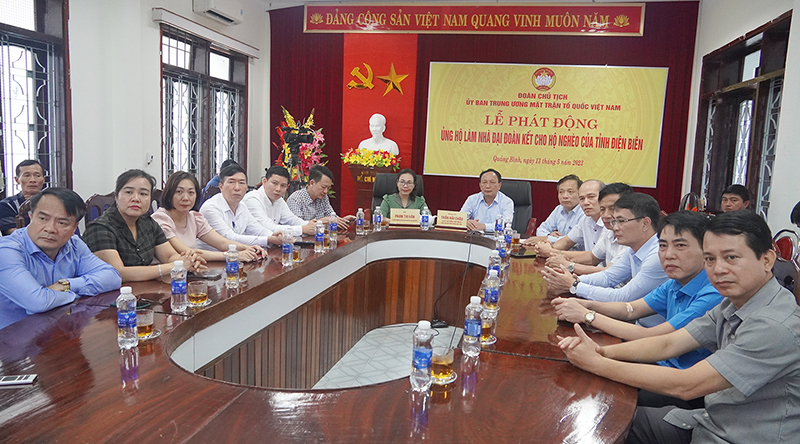 Đồng chí Trần Hải Châu, Phó Bí thư Thường trực Tỉnh ủy, Chủ tịch HĐND tỉnh và đồng chí Phạm Thị Hân, Chủ tịch Ủy ban MTTQVN tỉnh chủ trì tại điểm cầu tỉnh Quảng Bình.