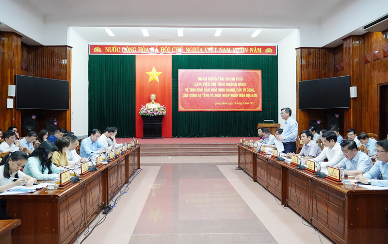 Đồng chí Chủ tịch UBND tỉnh Trần Thắng phát biểu tại buổi làm việc.