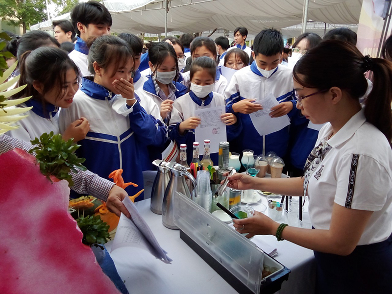 Thông qua các gian hàng, các cơ sở GDNN đã giới thiệu, quảng bá ngành, nghề đang được đào tạo.