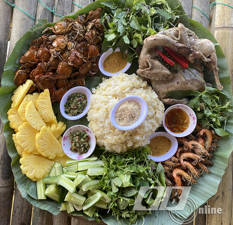 Những món ăn vùng đầm phá níu chân du khách.