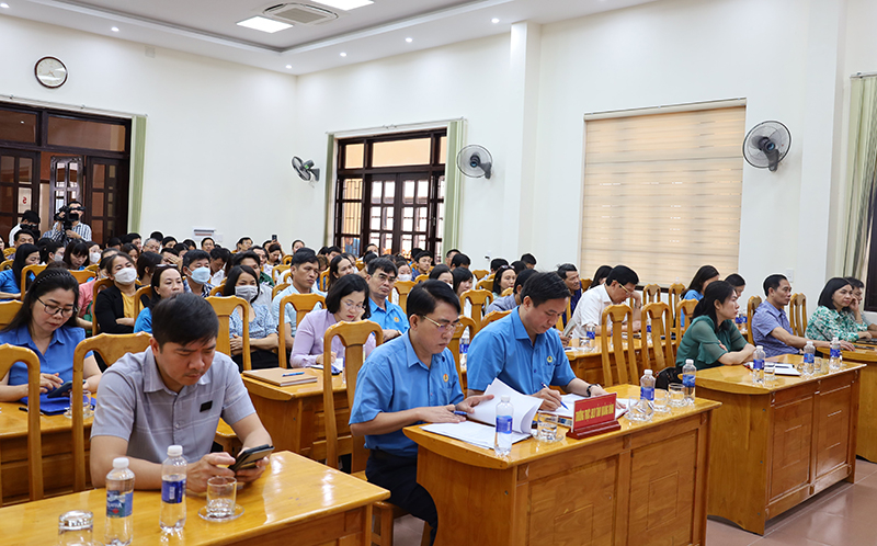 Các đại biểu và ĐV, NLĐ tham dự hội nghị.