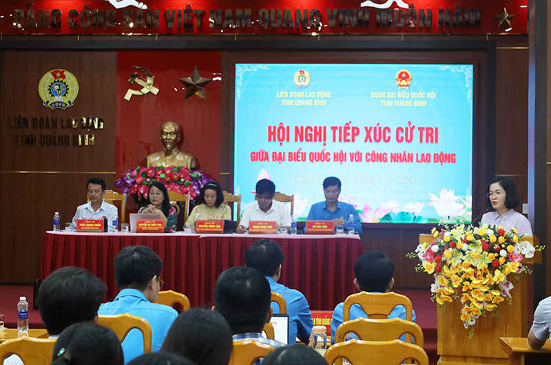 Đại diện lãnh đạo Sở Lao động, Thương binh và Xã hội giải trình, trả lời kiến nghị của ĐV, NLĐ.