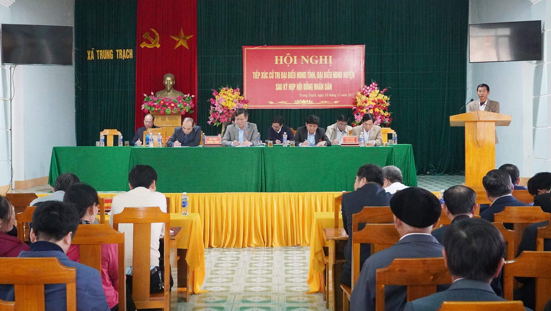 Thông qua các buổi tiếp xúc cử tri HĐND tỉnh, huyện, cử tri bày tỏ ý kiến, nguyện vọng của mình.