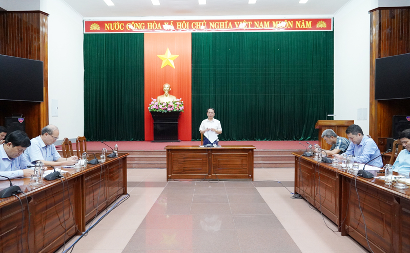 Đồng chí Phó Chủ tịch UBND tỉnh Phan Mạnh Hùng phát biểu chỉ đạo tại cuộc họp.