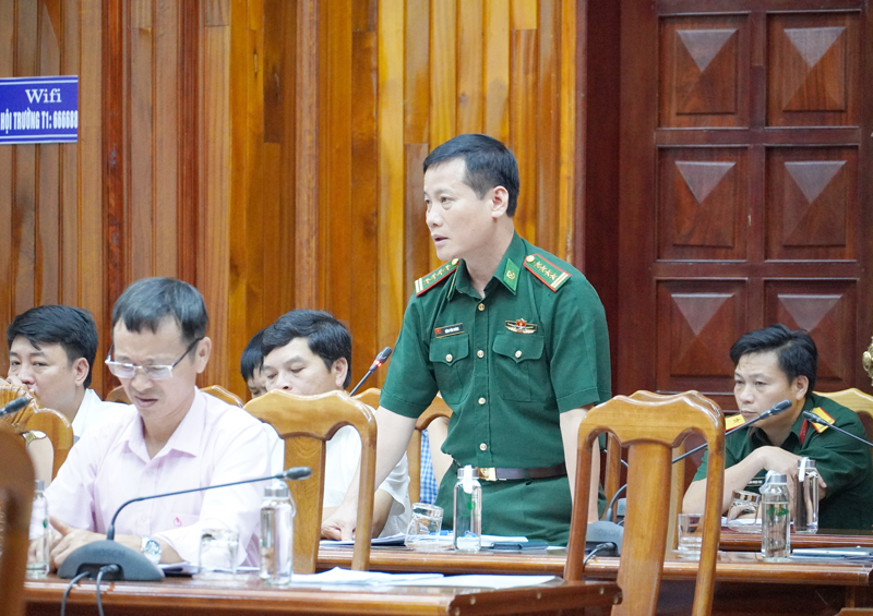 Đại diện lãnh đạo Bộ chỉ huy BĐBP tỉnh phát biểu tại cuộc họp.